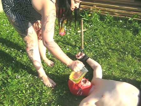 Lady Vampira - 800 Ml Would Piss In The Measuring Cup Lady Vampira - 800 Ml Would Piss In The Measuring Cup