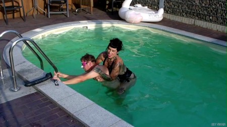 Summer Fetish Fisting Fun Part 4 - The Final Fuck! The slave seems to be like on vacation and fucks himself with the XXL dildo. In the SM Studio Femdom Empire you can also forget the time and escape from everyday life. Dominatrix Lady Vampira is often in the summer itself at the pool and makes her slaves stew in the basement, if she has no use for her submissive property. Now, the sub wants to go swimming and his mistress comes with the strap on behind! As the sow underwater with the strap-on anal is taken, nothing remains hidden to the Female Domination fan. The divine curves and tattoos of Mistress in Lingerie are also addictive. With fun at femdom sex, the goddess brings the water to a boil and the 2-hole slut to moan! / The Final Fuck! Der Sklave kommt sich offenbar vor wie im Urlaub und fickt sich selbst mit dem XXL Dildo. Im SM Studio Femdom Empire kann man aber auch die Zeit vergessen und dem Alltag entfliehen. Domina Lady Vampira liegt im Sommer selbst oft am Pool und lsst ihre Sklaven im Keller schmoren, wenn sie keine Verwendung fr ihr devotes Eigentum hat. Nun mchte der Sub aber baden gehen und seine Herrin kommt mit dem Strap On hinterher! Wie die Sau Unterwasser mit dem Umschnalldildo anal durchgenommen wird, bleibt dem Female Domination Fan nichts verborgen. Auch die gttlichen Kurven und Tattoos der Mistress in Dessous machen schtig. Mit Spa am FemDom Sex bringt die Gttin das Wasser zum kochen und die 2 Loch Stute zum sthnen!