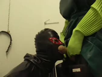 Rubber Leila Media - Gasmask Slave Rubber Leila Media - Gasmask Slave