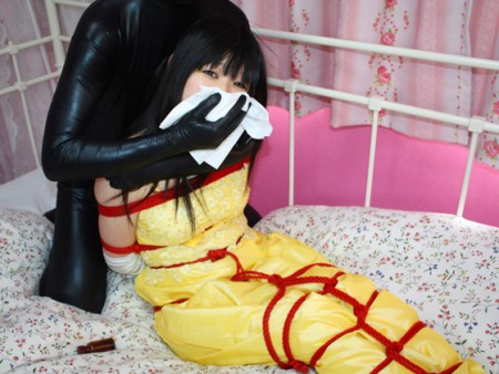 Abducted Lady - A lady wearing yellow dress is bound and gagged.

scene1: struggling in bondage
scene2: choroformed
scene3: confined in a prison

genre: damsels in distress (female bondage)
model: aina